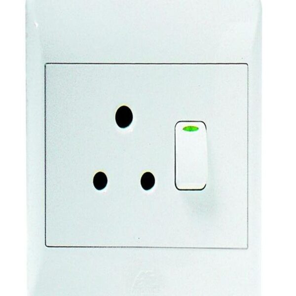 16A SWITCHED SOCKET OUTLET 4X4 WITH WHITE COVER PLATE