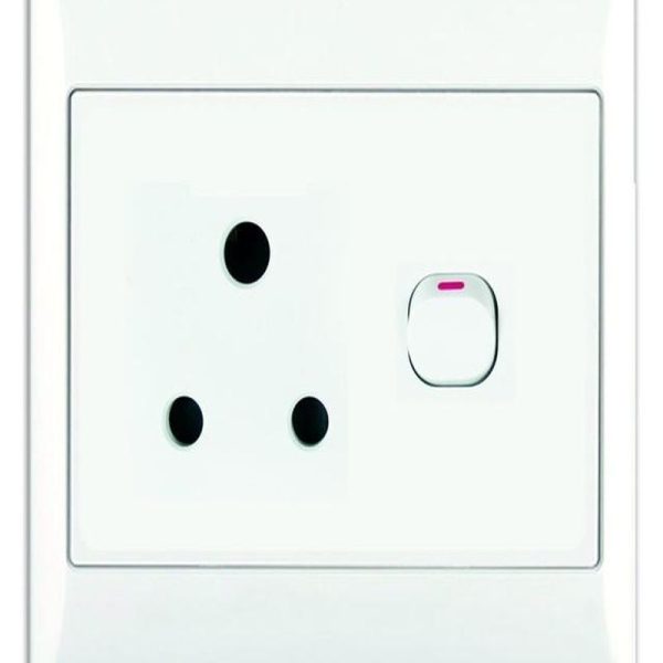 16A SWITCHED SOCKET OUTLET 4X4 WITH WHITE COVER PLATE - Image 6