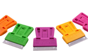 MINI RAZOR SCRAPER PER ONE IN CANDY BOTTLE